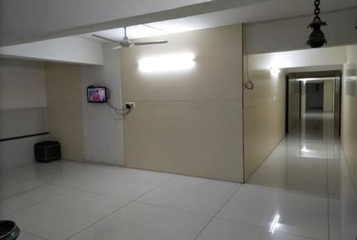 Night Halt Dormitory Ahmedabad Bagian luar foto