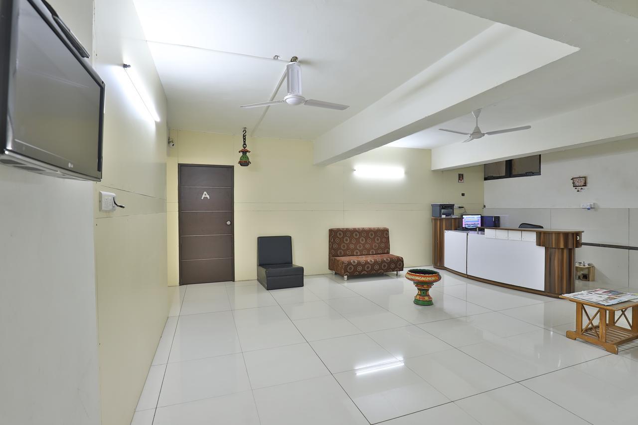 Night Halt Dormitory Ahmedabad Bagian luar foto