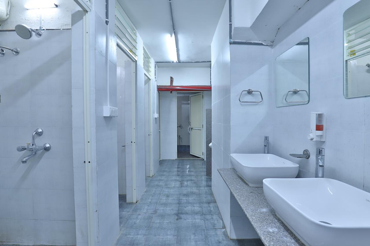 Night Halt Dormitory Ahmedabad Bagian luar foto